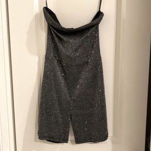 Susan Strapless Romper I’m black and silver Superdown